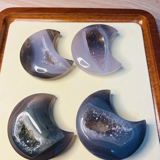 1pc Carved Agate Geodes Moon Healing Stone